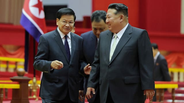 金正恩同老挝国家主席通伦举行会谈