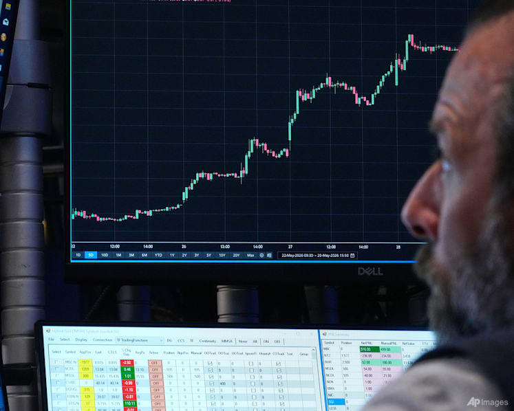Stalled Mideast peace process sends oil soaring, tech buoys stocks