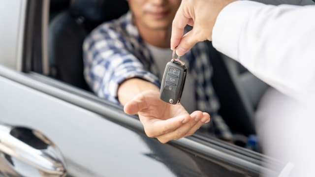 涉冒充他人身份租车 26岁男子今被控