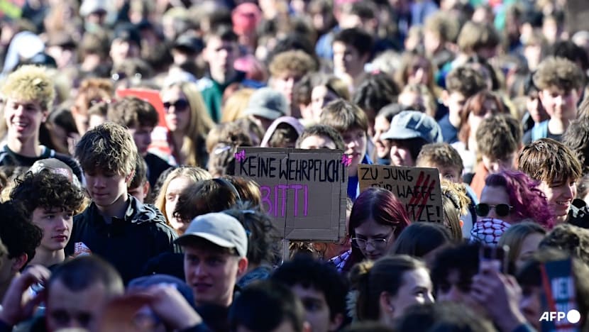 German school students rally against army recruitment drive