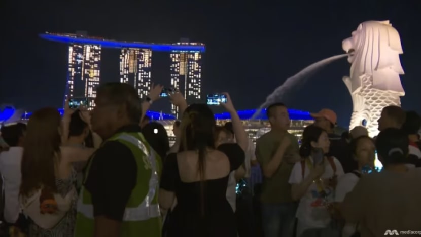 Sambutan Tahun Baharu: Polis tutup akses ke 6 kawasan di Marina Bay kerana keadaan sesak