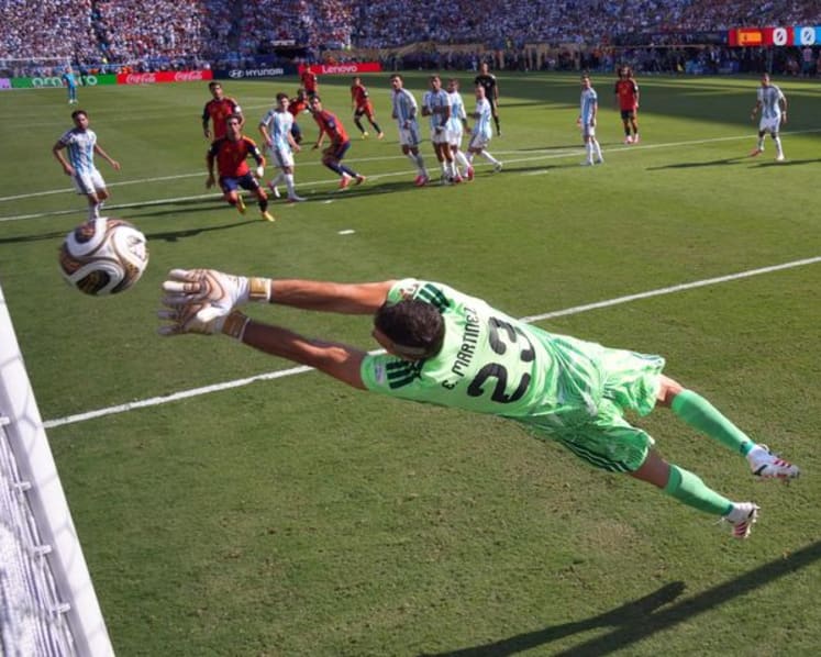 World Cup final between 10-man Argentina and Spain goes to extra time