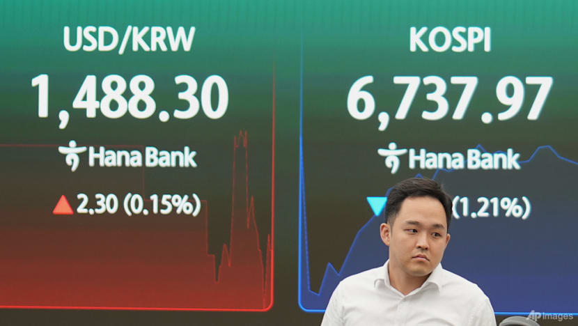 Asia stocks up as chip stocks recover, oil eases