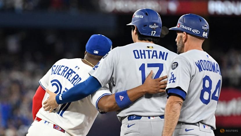 Baseball-Blue Jays stun Ohtani, Dodgers in World Series opener