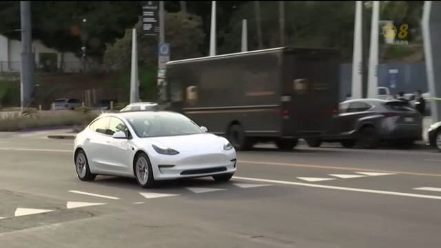 车门碰撞中或自动解锁 特斯拉召回逾12万辆汽车