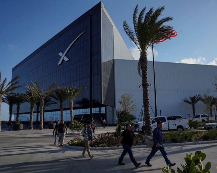 Exclusive-SpaceX has held talks with Saudi fund for possible $5 billion investment in IPO, sources say