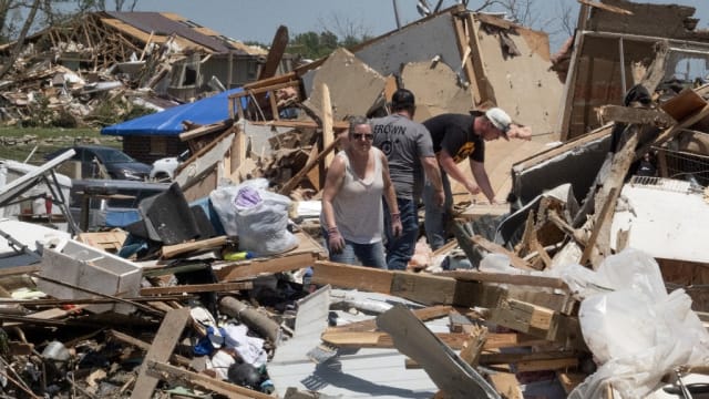 龙卷风吹袭美国中部 至少14人死亡