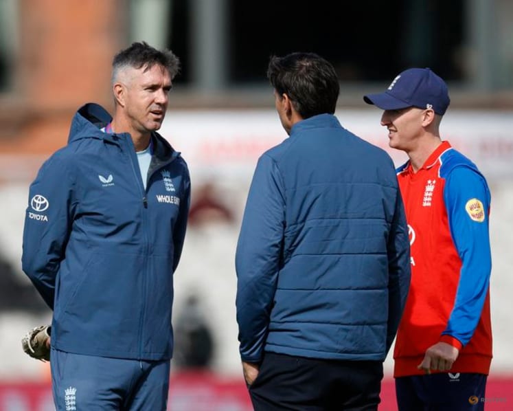 Pietersen teaching England how to face spin, says Brook