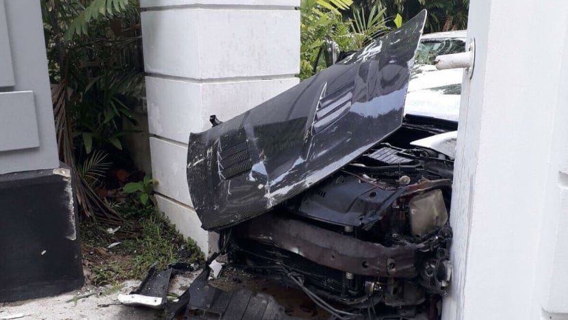 2 dead, 1 injured after car crashes into pillar of Istana's rear gate