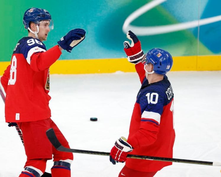Ice hockey-Czech Republic down Denmark to set up Canada meeting in quarters