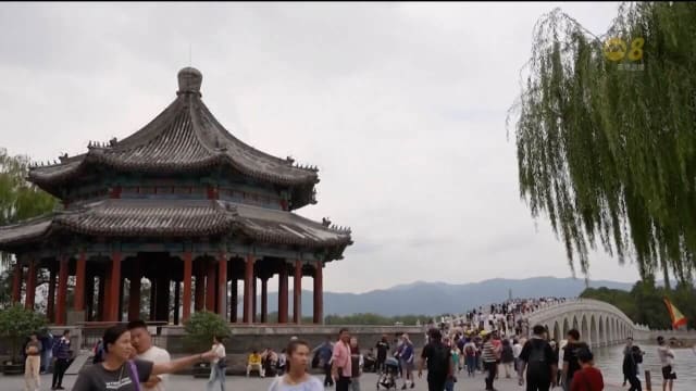 大批中国民众趁长假内地游 但出境游依然冷淡