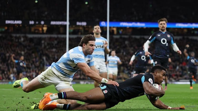 England survive Argentine comeback for 27-23 win