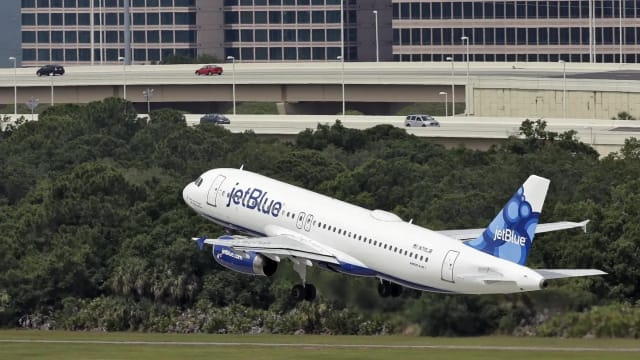 捷蓝航空客机降落后 起落架舱内发现两具尸体
