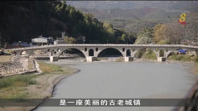 阿尔巴尼亚培拉特古城街道整修工程进展缓慢