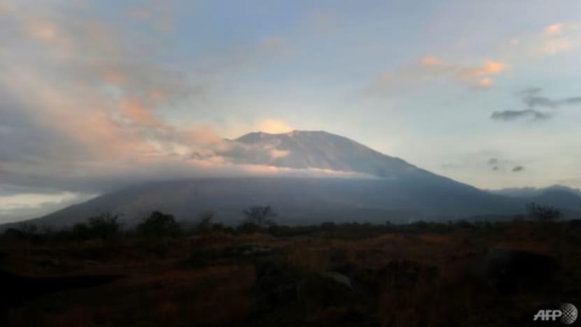 Rancangan larang pelancong daki gunung di Bali masih dibincangkan Rancangan larang pelancong daki gunung di Bali masih dibincangkan