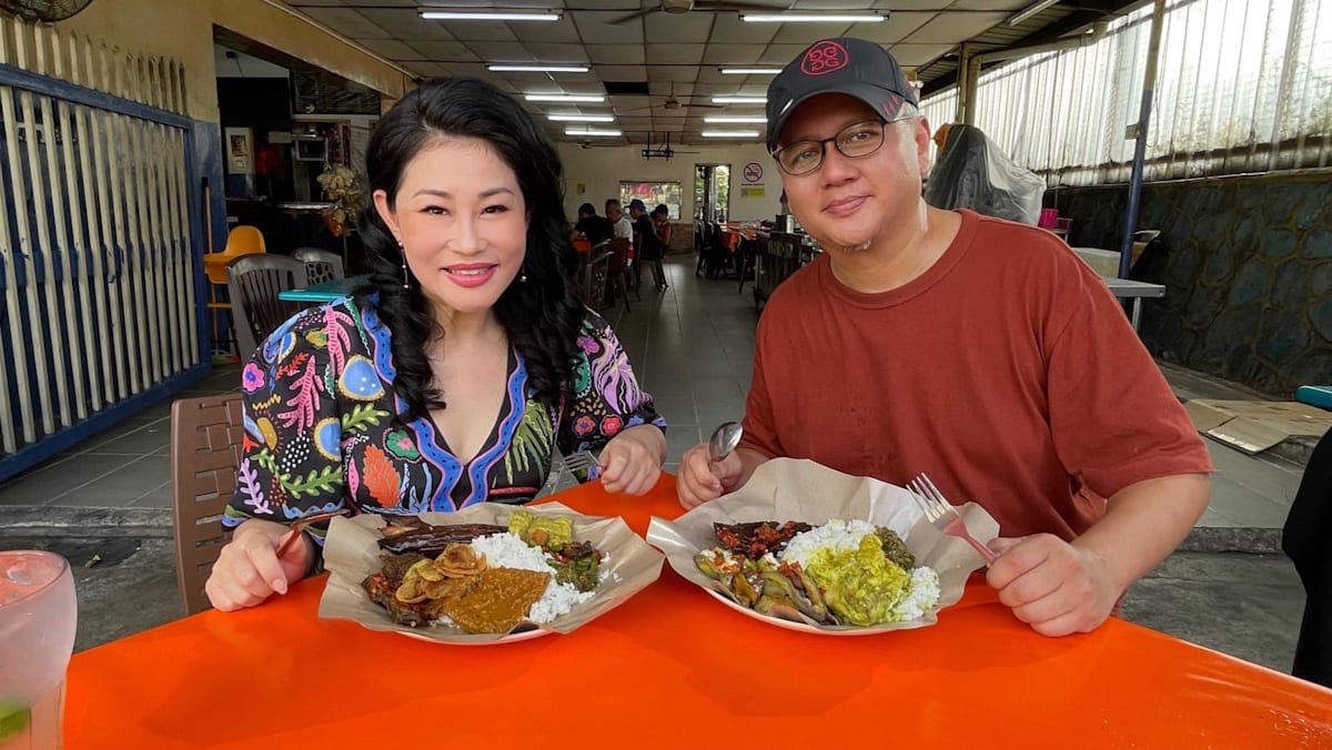 JB food guide: Authentic 'fire station' nasi padang – plus, curry chicken along a popular 'cafe alley'