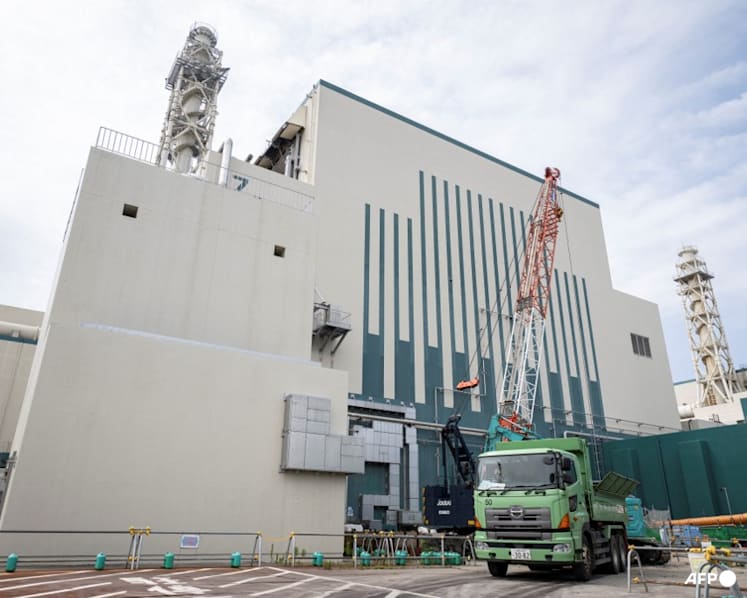 Japanese governor set to approve restart of world's biggest nuclear plant 