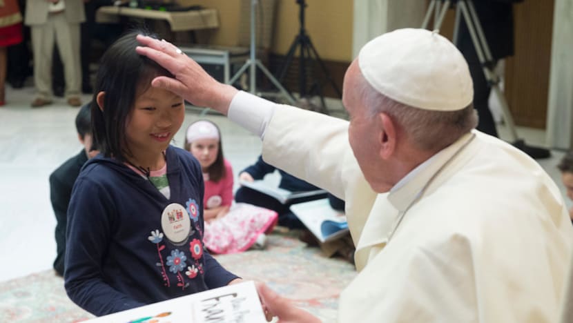 8-year-old S’porean girl skips school to meet Pope Francis