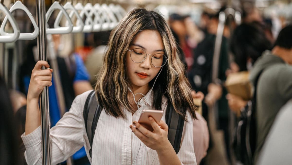 How to make better use of your time when commuting to work - CNA Lifestyle