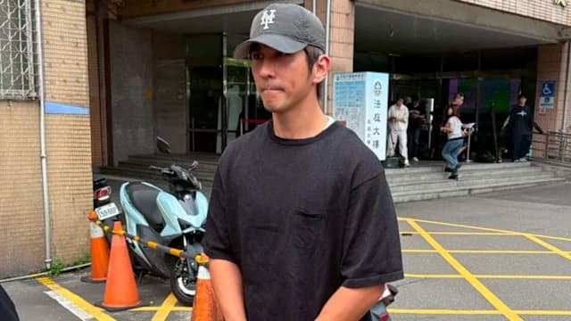 修杰楷闪兵当庭认罪，坤达牵线认识幕后操手