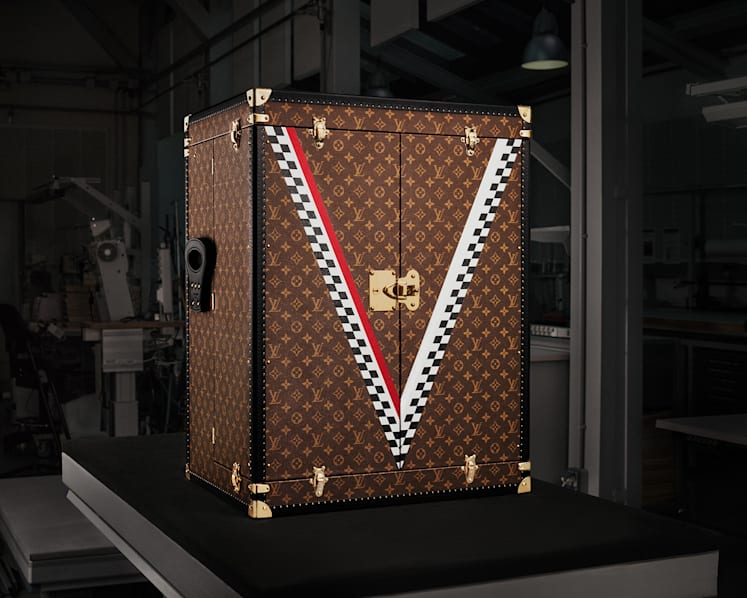Louis Vuitton unveils bespoke Formula 1 Trophy Trunk at Marina Bay Sands Louis Vuitton unveils bespoke Formula 1 Trophy Trunk at Marina Bay Sands