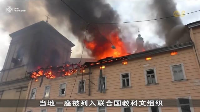 俄罗斯出动近千无人机空袭乌克兰 至少八人丧生