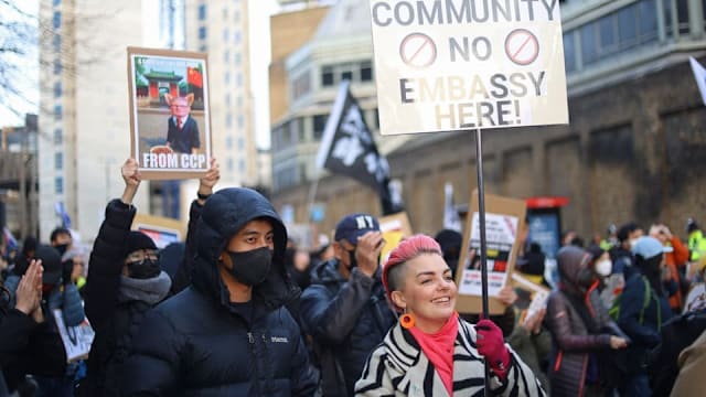 中国拟设“超级使馆”引争议 千人聚集伦敦街头抗议