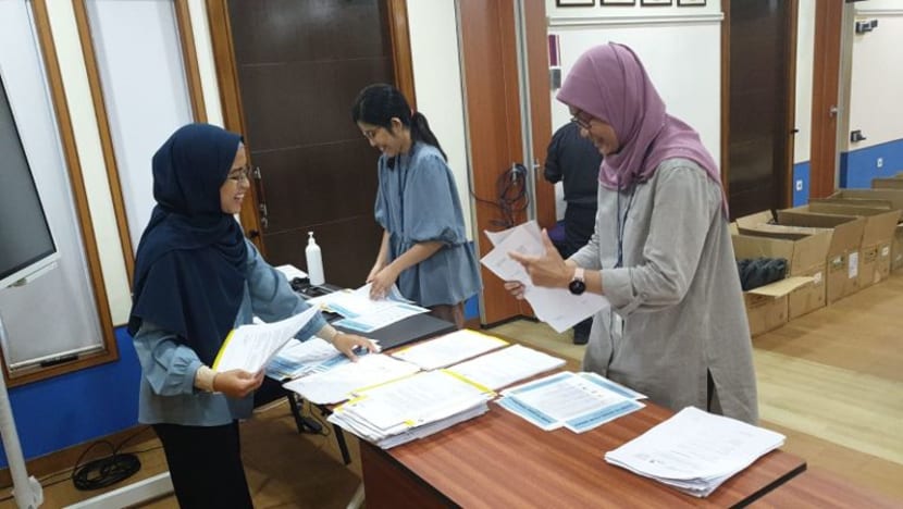 Yayasan MENDAKI pinjamkan 200 komputer riba kepada pelajar yang tidak miliki peranti digital