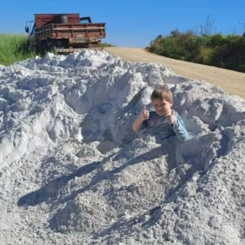 brazil_boy_limestone_powder.