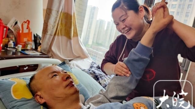 十年不离不弃悉心照顾 合肥女子终唤醒植物人丈夫