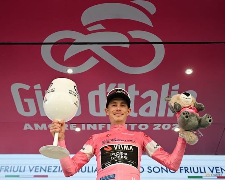 Vingegaard sitting pretty in pink but vying more Giro stage wins