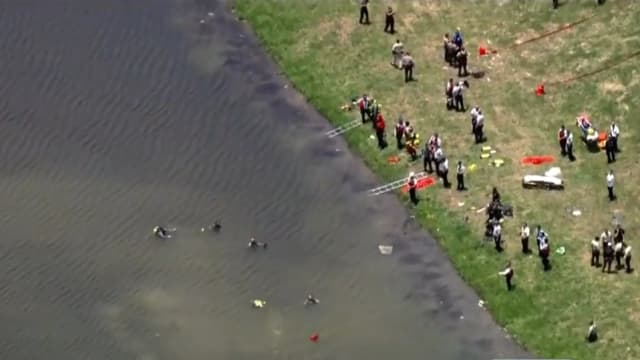 休旅车撞进鳄鱼池 迈阿密警方狙击手保护潜水员下水救援