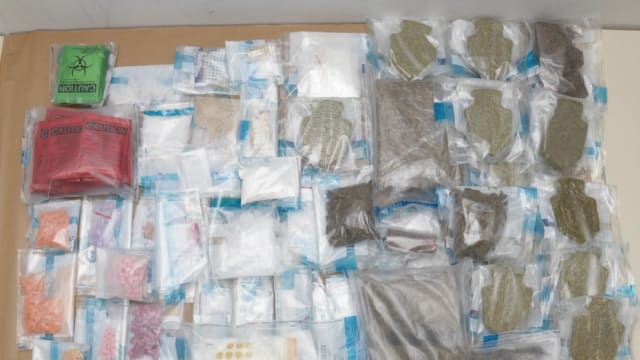 两男遇肃毒局突击拒捕 导致两执法人员受伤