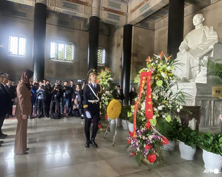 Taiwan opposition leader pledges reconciliation at memorial for founding father in China