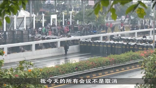 印尼雅加达示威活动持续 旅居当地新加坡人远离示威骚乱人群