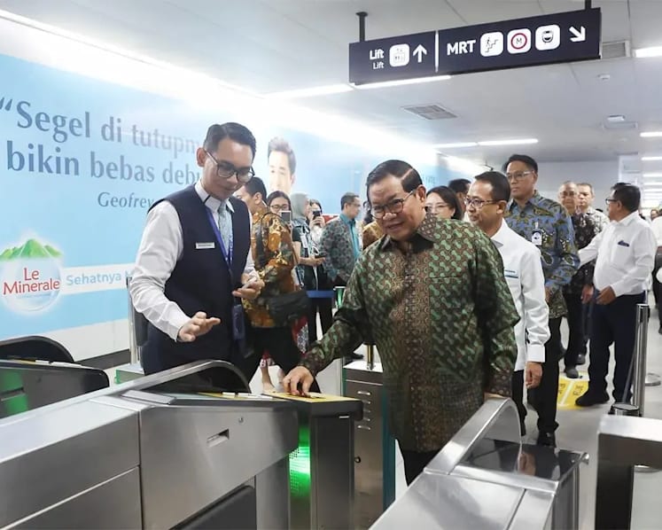 Semakin praktis, naik MRT Jakarta kini bisa bayar pakai kartu kredit 'contactless'