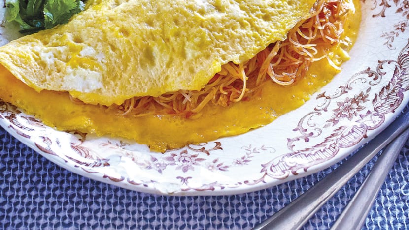 Behold, The Bee Hoon Goreng Wrapped In An Omelette Behold, The Bee Hoon Goreng Wrapped In An Omelette