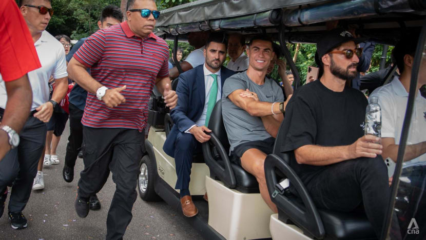 Cristiano Ronaldo visits Singapore, surrounded by fans at Botanic Gardens