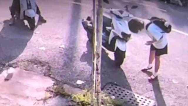 台女警遭撞倒被辗亡 肇祸骑士先检查车损引热议