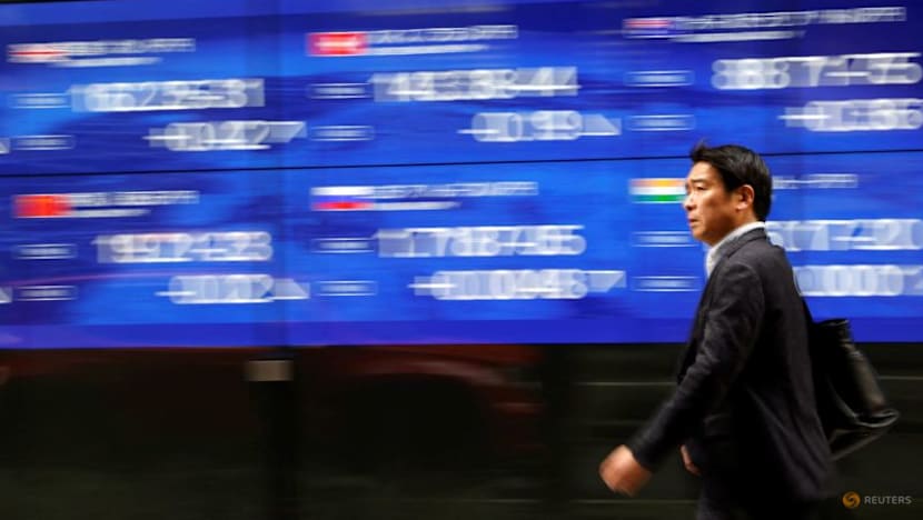 Asian markets fluctuate ahead of expected US rate cut