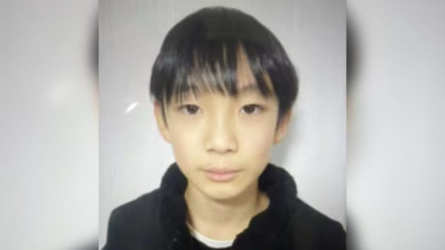 京都11岁男童校门口消失两周 仅寻获书包