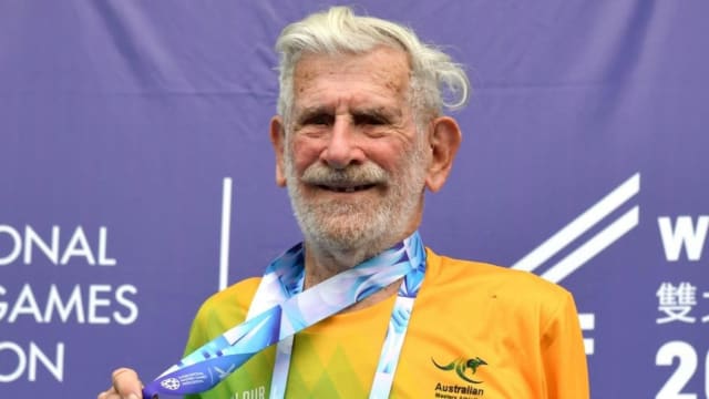 参与世界壮年运动会，昆凌90岁阿公标枪夺金、100m短跑夺银！