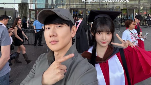 JJ Lin attends girlfriend’s graduation ceremony in New York with his mum