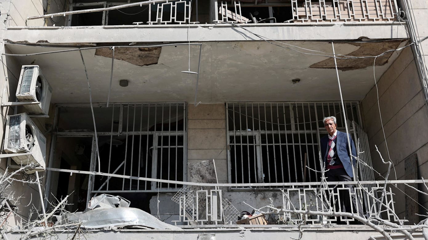 特朗普称谈判“进展顺利” 伊朗却警告平民远离美军区