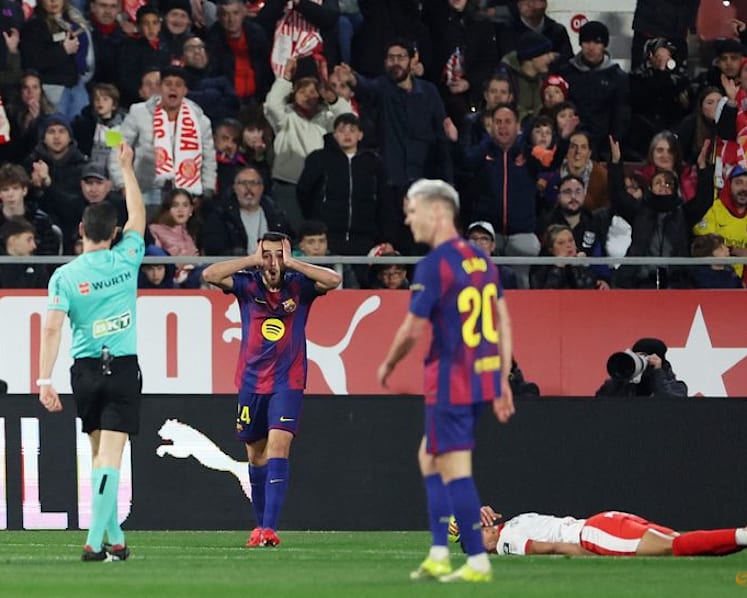 Barcelona stunned by Girona 2-1 to leave Real Madrid top of LaLiga
