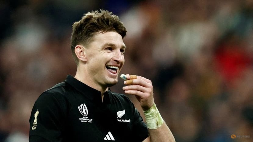 Barrett replaces McKenzie as All Blacks flyhalf for Cane's 100th test Barrett replaces McKenzie as All Blacks flyhalf for Cane's 100th test