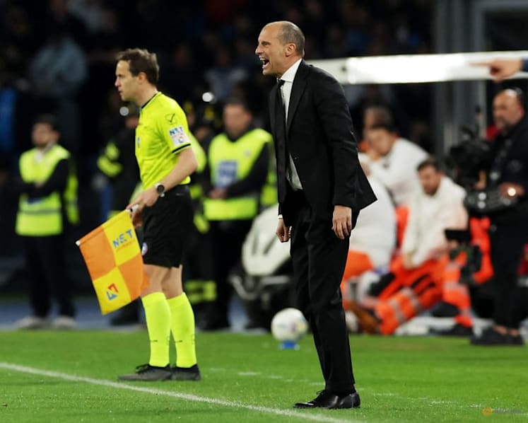 Napoli edge Milan to keep Serie A title hopes alive