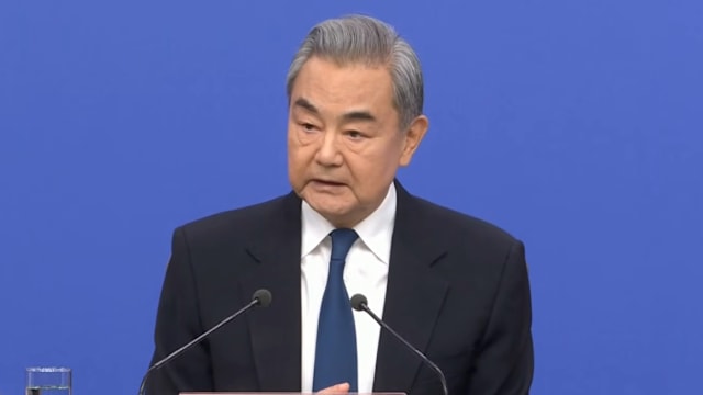 王毅：拳头硬不等于道理硬 呼吁中东冲突尽快停火