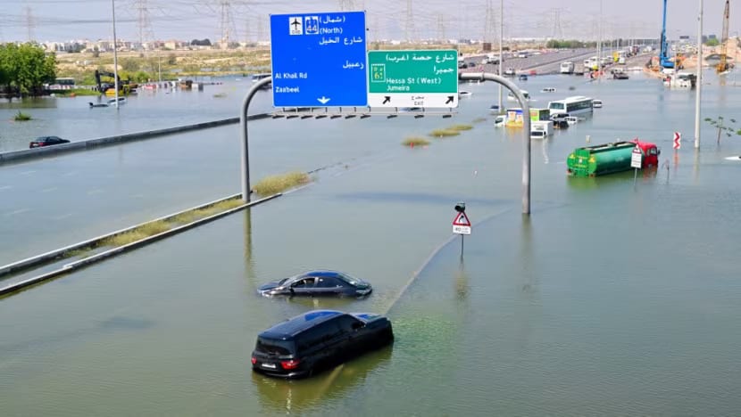 Bandara Dubai kembali beroperasi perlahan setelah banjir bandang