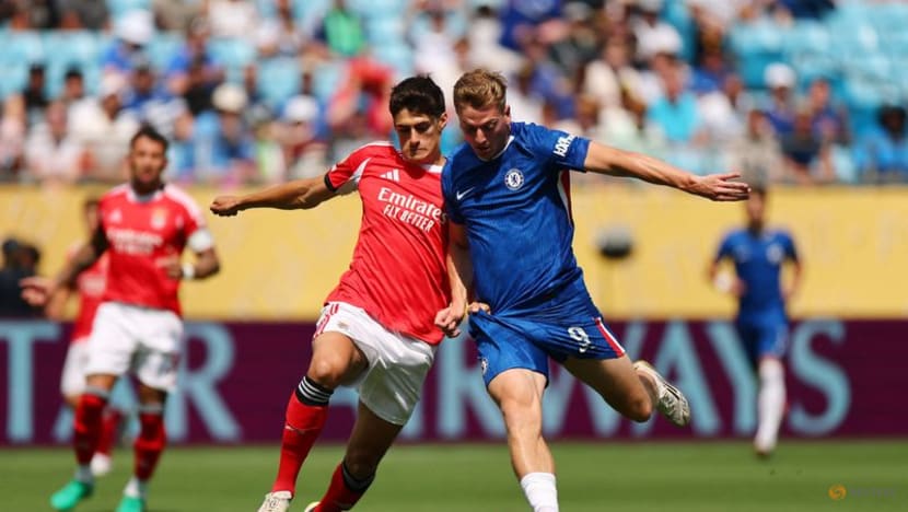 Extra time goals see Chelsea down 10-man Benfica to advance to quarters